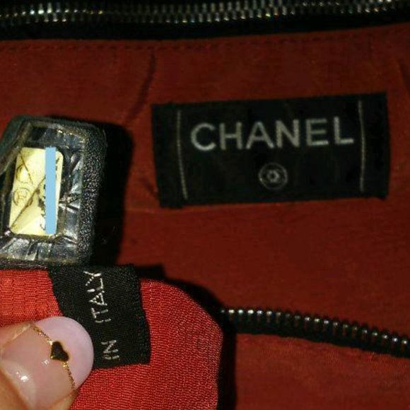 Gorgeous CHANEL Black Shoulder bag, Travel Line - Picture 3 of 8